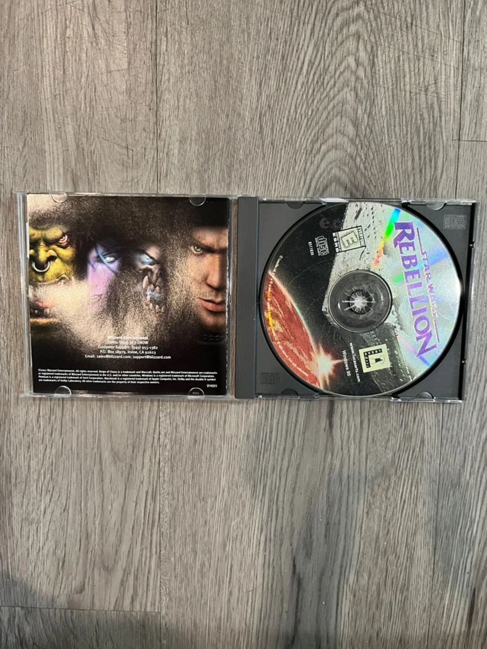 Blizzard Warcraft III: Reign of Chaos PC Game - Black and Yellow Cover